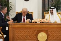 LiveBlog USA تحت ترامپ: در طول بازدید ترامپ: قطر ایرویز با قیمت 96 میلیارد دلار هواپیمای بوئینگ را سفارش داد