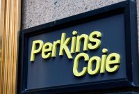 Coie Perkin: یک گلدان علیه ترامپ