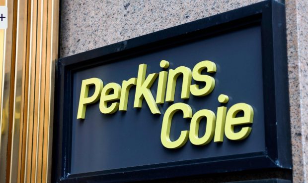 Coie Perkin: یک گلدان علیه ترامپ